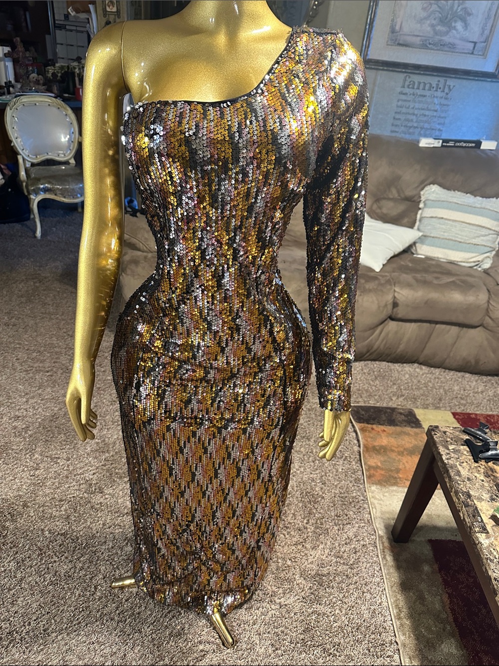 Sequined One-Shoulder Bodycon Dress in Gold and Black